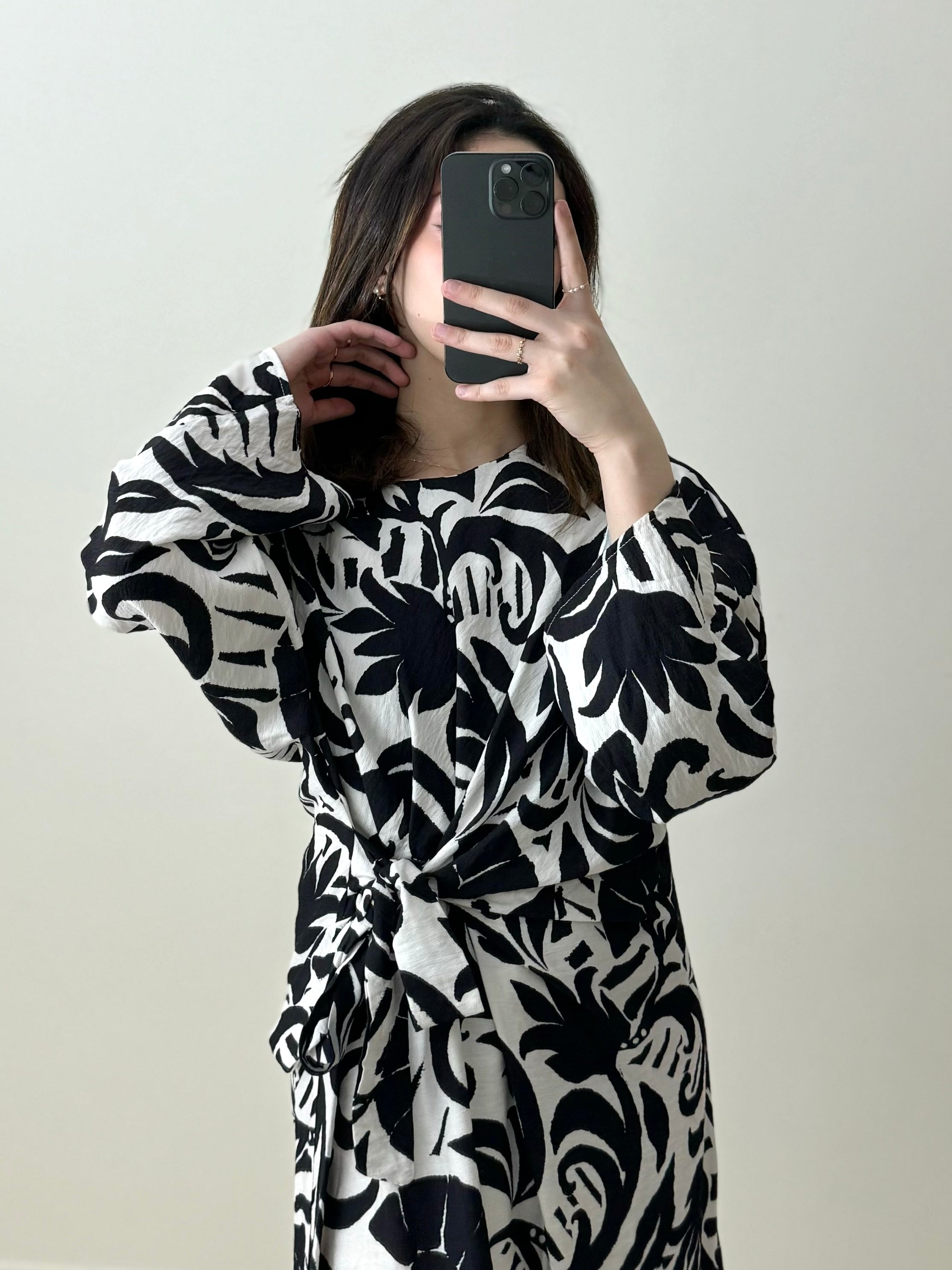 Robe nouée mi longue à motif Noir