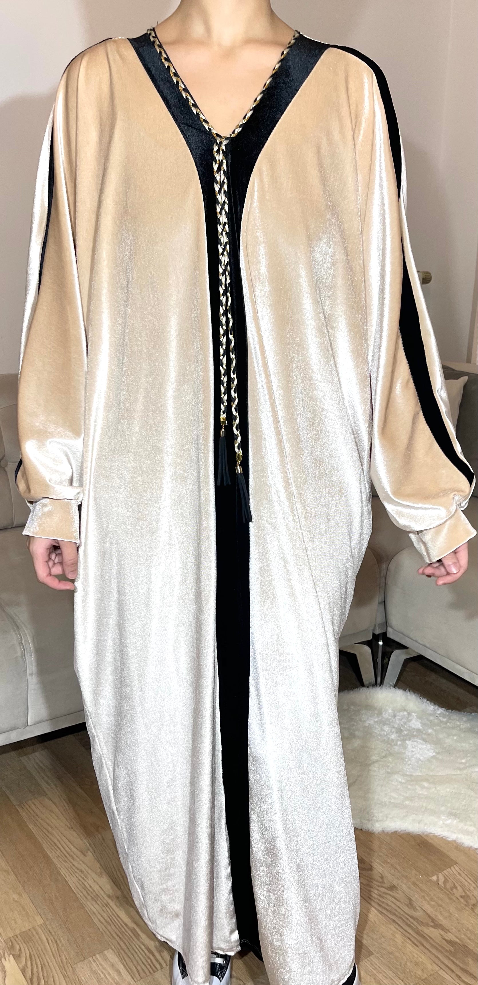 Abaya velour avec pompons Beige